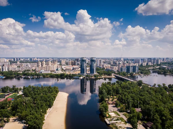 キエフの高層ビルの空中ビュー 自然背景 — ストック写真