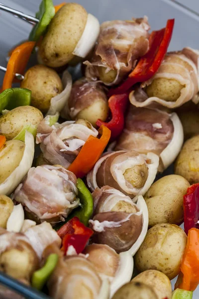 Barbekü ızgara arkadaşlarınız veya aileniz ile tüm tür-in sağlıklı gıda ile