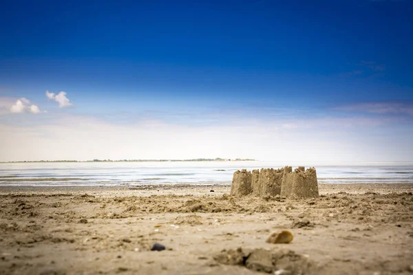 Песчаный замок на заливе Сомма — стоковое фото
