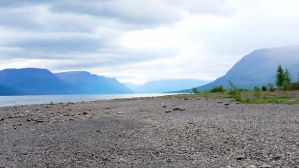 Excursion Bateau Long Ruisseau Nord Jour Nuageux Sur Lac Montagne — Video
