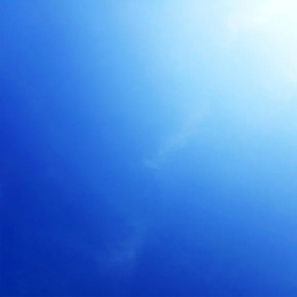 Céu Azul Claro Com Sol Ensolarado — Fotografia de Stock