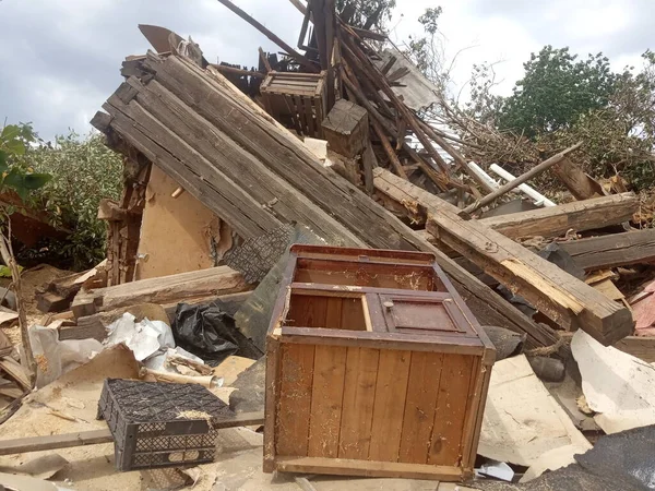 Destroços Uma Velha Casa Madeira Destruída Devastação Ruína Pobreza — Fotografia de Stock