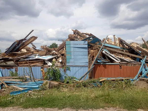 Обломки Старого Разрушенного Деревянного Дома Снос Частного Сектора — стоковое фото