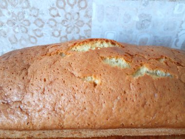 Taze pişmiş turta, ekmek, kek