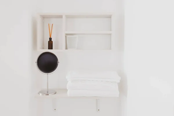 White set of hotel amenities in white accommodation. — Stock Photo, Image
