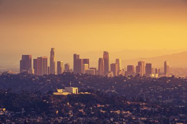 Gün batımında Downtown Los Angeles manzarası