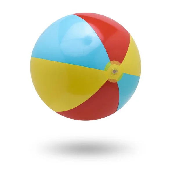 Пляжный мяч изолирован на белом — стоковое фото