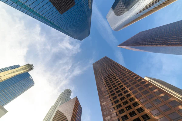 Centro de Los Angeles arranha-céus no dia ensolarado . — Fotografia de Stock