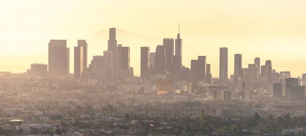 Skyline del centro de Los Ángeles al amanecer — Foto de Stock
