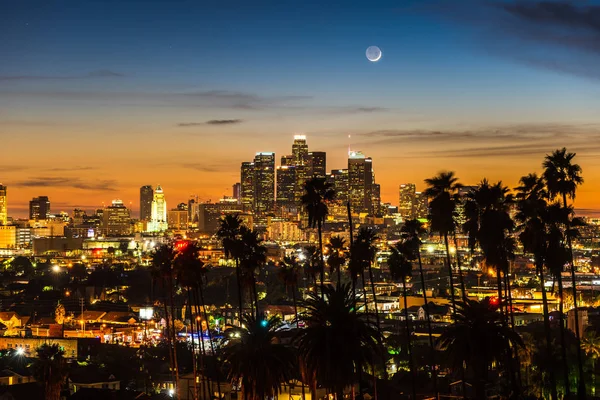 Downtown Los Angeles panoramę miasta o zachodzie słońca — Zdjęcie stockowe