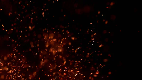 Gece gökyüzündeki büyük ateşten yanan kırmızı kıvılcımlar uçuşuyor. Ateş, ışık ve yaşam teması üzerine çok soyut bir arka plan. Yanan közler siyah arkaplan üzerinde uçan parçacıklar.