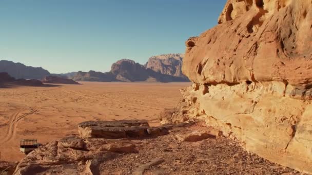 ヨルダンのハシェミット王国のワディ ラム砂漠の美しい景色月の谷としても知られています — ストック動画