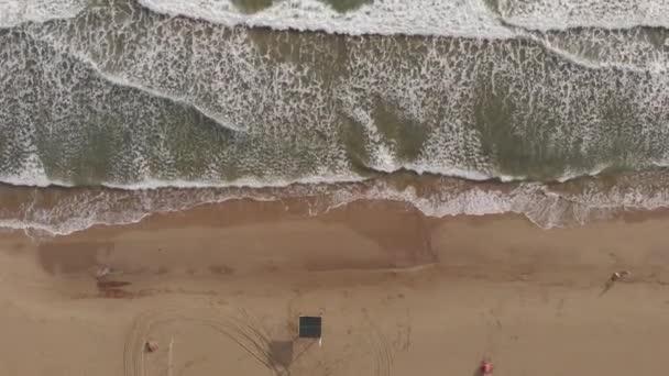 Ocean Waves Aerial View Waves Break White Sand Beach Sea — Stock Video