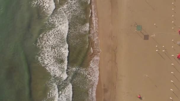 Onde Oceaniche Onde Aeree Infrangono Sulla Spiaggia Sabbia Bianca Onde — Video Stock