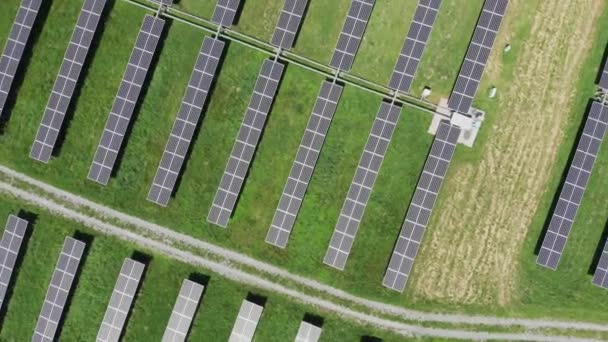 Luftaufnahme Eines Solarkraftwerks Luftaufnahme Des Solarparks Konzept Sauberer Energie Grüner — Stockvideo