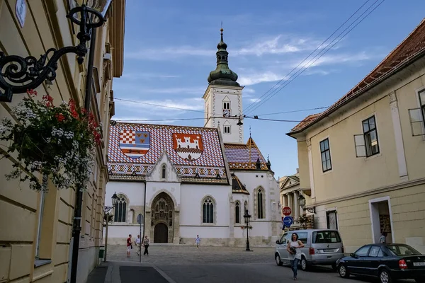 Iglesia de San Marcos en la famosa plaza de San Marcos. ZAGREB, CROACIA. 13-06-2017 — Foto de Stock