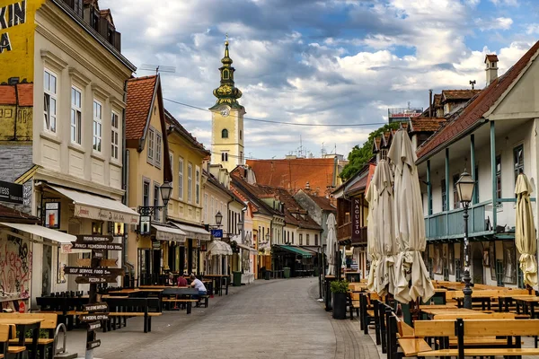 Ivana Tkalcica caddesi, Zagreb, Crotia'daki restoran ve binaların manzarası. Haziran 2017 — Stok fotoğraf