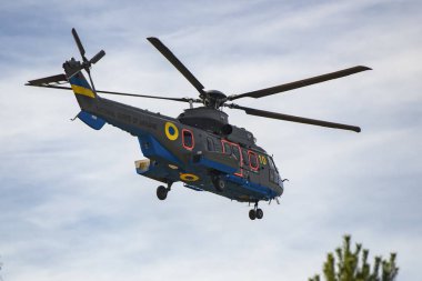 Stare köyünde atış poligonunda İçişleri Bakanlığı taktik-özel tatbikatlar sırasında askerlerile Ukrayna Ulusal Muhafız Helikopteri, Ukrayna, Eylül 2019