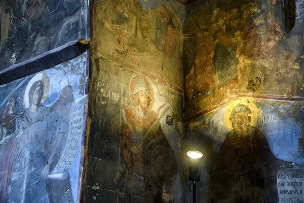 Fragmenty fresek nástěnné malby na stěnách kostela Spasitele v Berestove v Kyjevě, Ukrajina. — Stock fotografie
