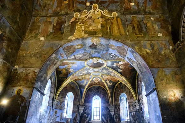 Fragmenty fresek nástěnné malby na stěnách kostela Spasitele v Berestove v Kyjevě, Ukrajina. — Stock fotografie