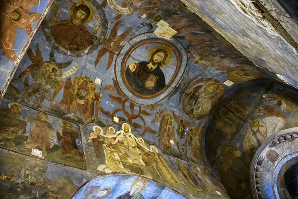 Fragmentos de afrescos pinturas de parede nas paredes da Igreja do Salvador em Berestove em Kiev, Ucrânia . — Fotografia de Stock