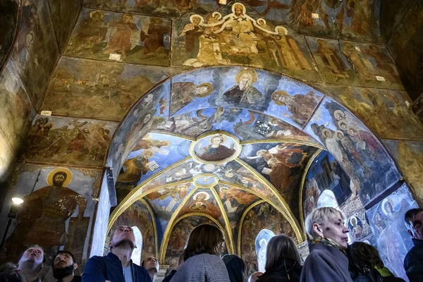 Fragmentos de afrescos pinturas de parede nas paredes da Igreja do Salvador em Berestove em Kiev, Ucrânia . — Fotografia de Stock