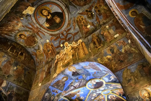 Fragmente von Fresken Wandmalereien an den Wänden der Erlöserkirche in Berestove in Kyiv, Ukraine. — Stockfoto