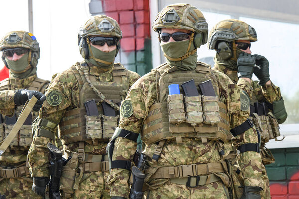  Ukrainian servicemen during the tactical-special drills.