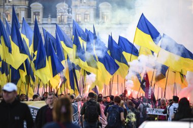 İnsanlar Ukrayna 'nın başkenti Kyiv' deki sözde Steinmeier Formülü 'nün onayına karşı bir mitinge katılıyor..