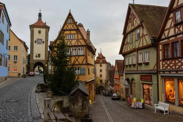 Schmiedgasse和Kobolzeller Steige街道上有Plonlein和Siebers塔。Rothenburg ob der Tauber，德国巴伐利亚. — 图库照片