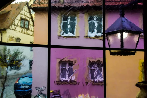 Almanya 'da bir ortaçağ kasabasının vitrinine bakın.. — Stok fotoğraf