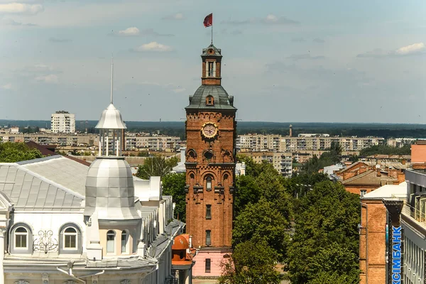 Vy till det gamla vattentornet, nu museum i historiska centrum av Vinnytsia, Ukraina. Juli 2020 — Stockfoto