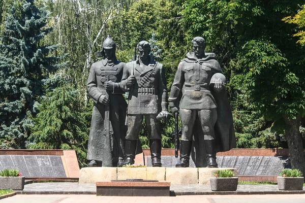 Monumento de Glória aos soldados do exército soviético no centro histórico de Vinnytsia, Ucrânia. Julho 2020 — Fotografia de Stock