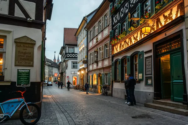 Schlenkerla bira fabrikasının cephesi, tütsülenmiş bira Rauchbier 'i ile ünlüdür. Bamberg, Bavyera, Franconia, Almanya. Kasım 2014. Yüksek kalite fotoğraf