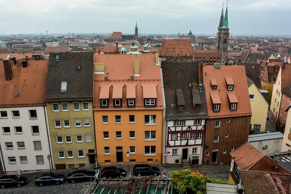  Almanya 'nın Nuremberg şatosundan eski Alman şehri Nuremberg' in tarihi merkezine bakın. Ekim 2014. Yüksek kalite fotoğraf