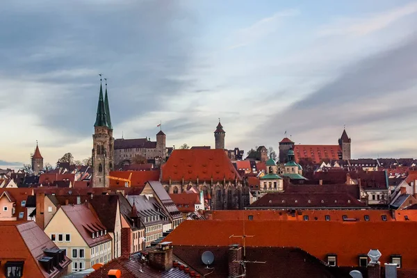 Vista no centro histórico da antiga cidade alemã de Nuremberga e do castelo de Nuremberga, Baviera, Alemanha. Novembro de 2014 — Fotografia de Stock