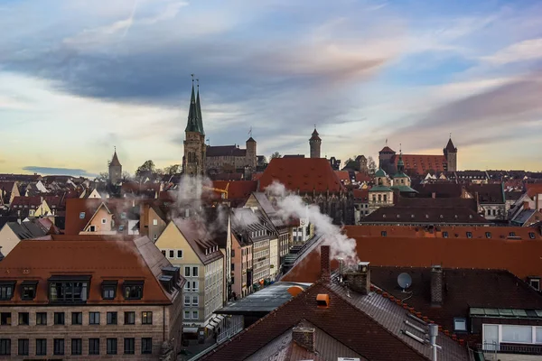 Vue du centre historique de la vieille ville allemande de Nuremberg et du château de Nuremberg, Bavière, Allemagne. novembre 2014 — Photo
