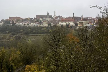 Gökyüzü manzaralı Rothenburg ob der Tauber kasabası, Bavyera, Almanya. Kasım 2014