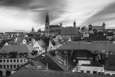 Eski Alman şehri Nuremberg ve Nuremberg kalesi, Franconia, Bavyera, Nuremberg, Almanya 'nın tarihi merkezine bakın. Ekim 2014 Siyah beyaz fotoğraf