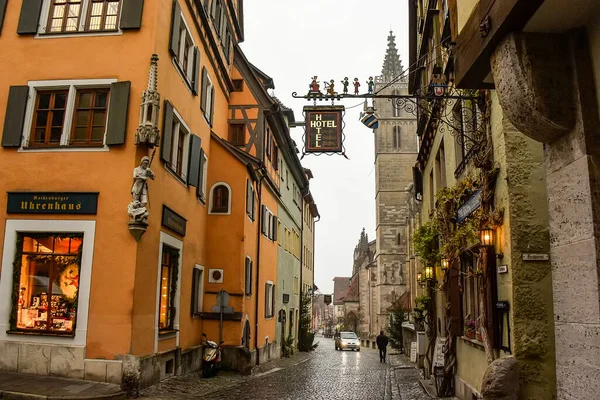 Rua Medieval Estreita Com Casas Tradicionais Baviera Com Hotel Reichskuchenmeister — Fotografia de Stock