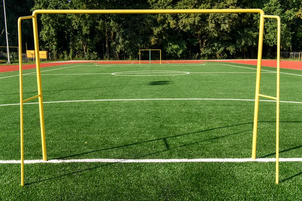 Fotboll Mål Den Nya Fotbollsstadion Nära Ett Nytt Bostadshus Ukraina — Stockfoto