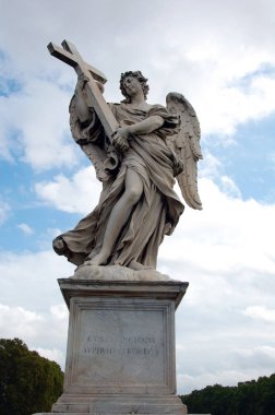 Mavi gökyüzü, Roma Kalesi sant'angelo giden köprü üzerinde duran bir melek heykeli