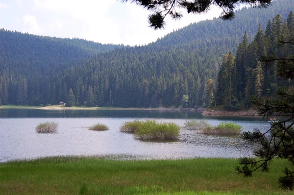 Karadağ Durmitor Milli Parkı buzul Siyah Göl ve dağların Manzara.