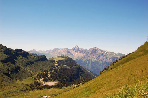 Альпийская Долина Ландшафт Заснеженными Горами Французских Альпах — стоковое фото
