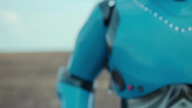 Robot el, sanal ekran teknolojisi tarama alanına dokunuyor. Gelecekçi robot robot işçisi. Tarım. Yapay zeka. Makine öğrenimi.
