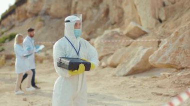 Koruma alanındaki ekoloji uzmanının vurulması, kimyasalların analizi için toprak örnekleri ve çevresel sorunlardan kaynaklanan toksik maddeler ile birlikte açık hava ağır çekim giyimi davasında tutuluyor.