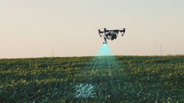 Uçan Akıllı Tarım İHA 'sı. Yapay Zeka. Drone Tarama Tarım Çiftliği. Tarım İnovasyonu. Tarım Alanı Endüstrisi. Alanı analiz et. Profesyonel Araç Uçağı.