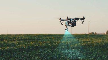 Uçan Akıllı Tarım İHA 'sı. Yapay Zeka. Drone Tarama Tarım Çiftliği. Tarım İnovasyonu. Tarım Alanı Endüstrisi. Alanı analiz et. Profesyonel Araç Uçağı.