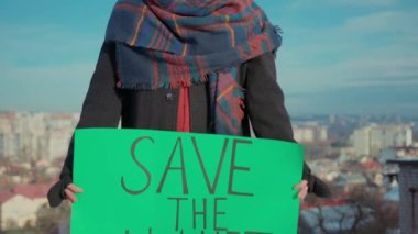 Gezegen ekoloji poster arka plan görünümlü kapalı el eylemci Dünya genç aktivist kirlilik dünya koruma çöp gönüllü maske çöp geri dönüşüm çöp ekolojik