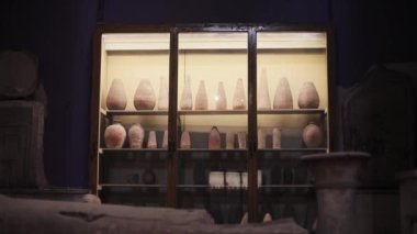 CAIRO, EGYPT - 5 Ocak 2017: Bakın, heykel kültürü tarihi içinde antik ev eşyaları atıcıları firavun Afrika Kahire Mısır turizm mimarisi tabelası Mısır dinini inşa eden